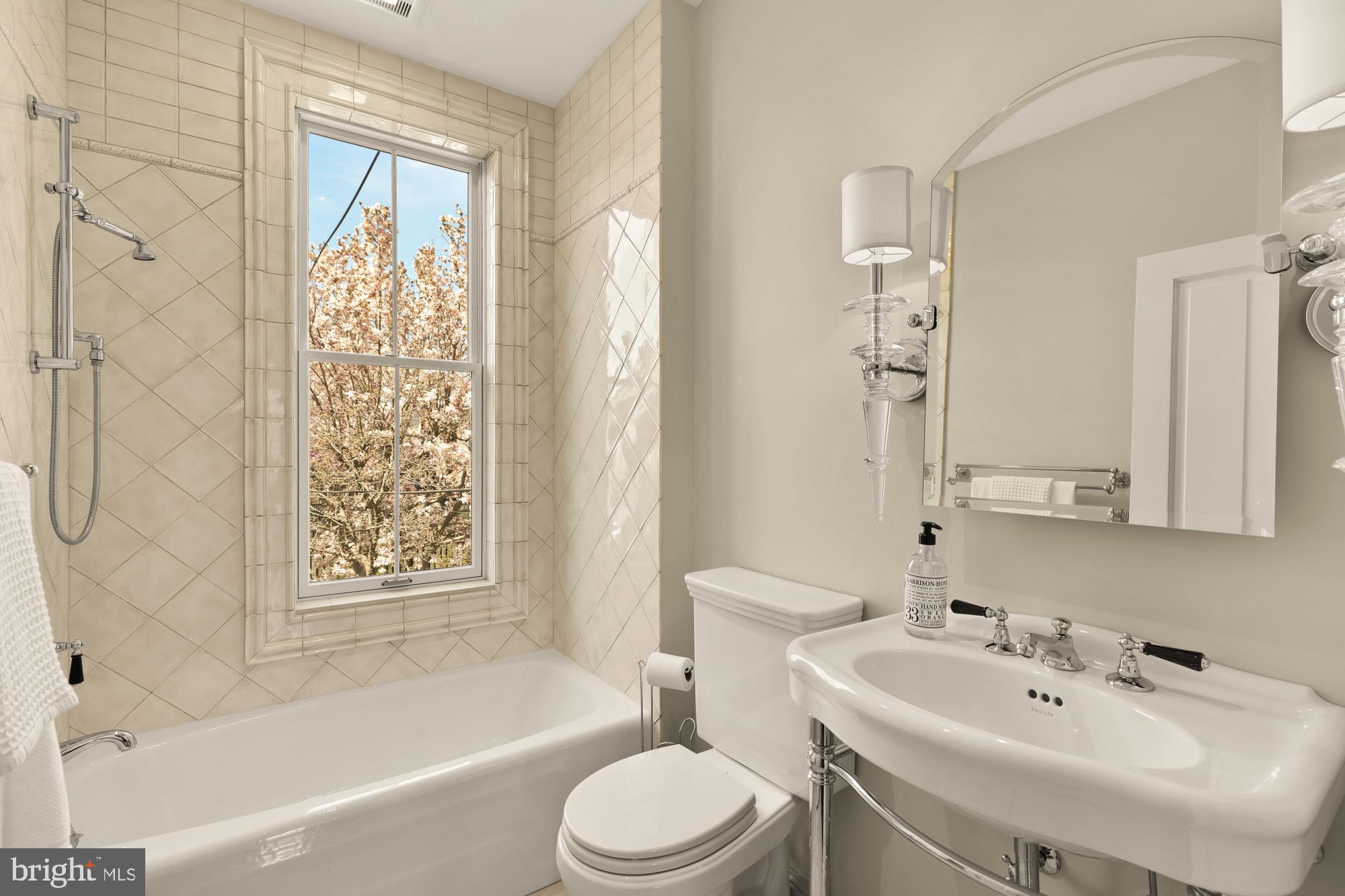 111 5th Street Southeast Washington, DC 20003 - Photo 19 of 42 2nd floor bath