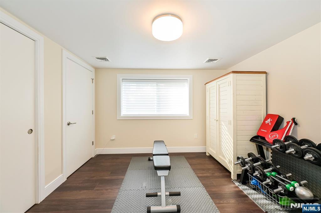 655 Floyd Street Englewood Cliffs, NJ 07632 - Photo 26 of 49