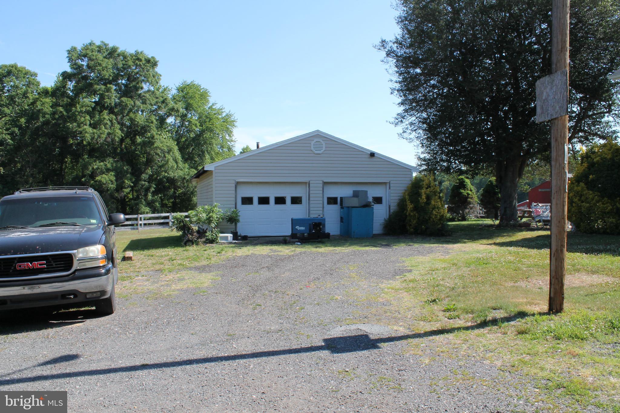 6031 Hickory Ridge Road Spotsylvania, VA 22551 - Photo 6 of 28 2 car garage
