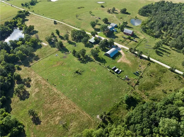 $104,500 | 1029 Northeast 100th Road, Sheldon, MO 64784