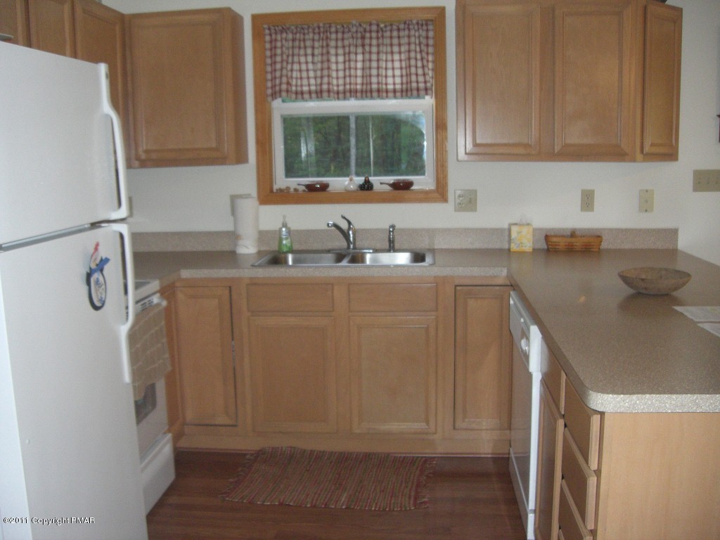 41 Indian Trail Road Jim Thorpe, PA 18229 - Photo 3 of 18 kitchen closeup