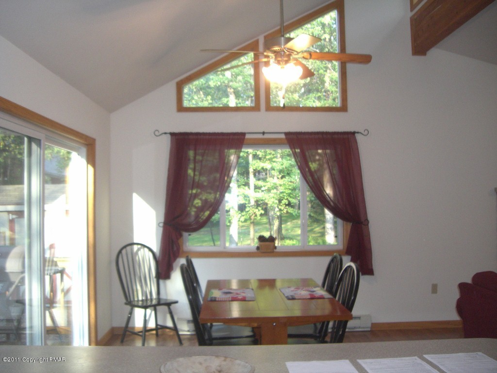 41 Indian Trail Road Jim Thorpe, PA 18229 - Photo 4 of 18 dining area2