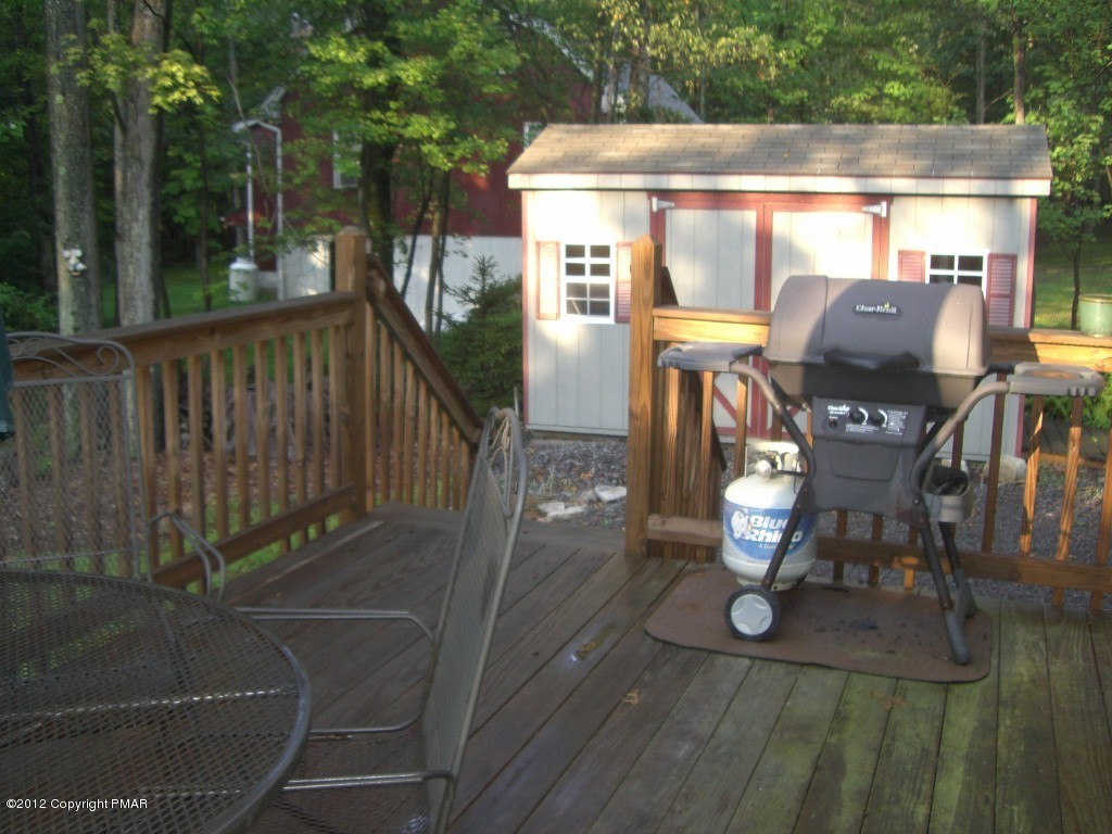 41 Indian Trail Road Jim Thorpe, PA 18229 - Photo 10 of 18 Deck