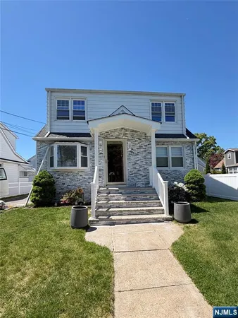 $2,200 | 69 La Salle Avenue, Unit 2, Clifton, NJ 07013