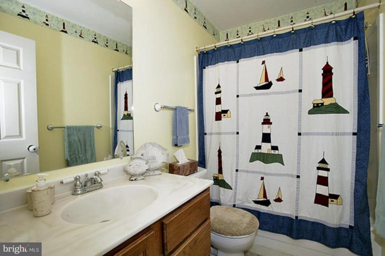 9227 Rockefeller Lane Springfield, VA 22153 - Photo 13 of 15 Bath #1