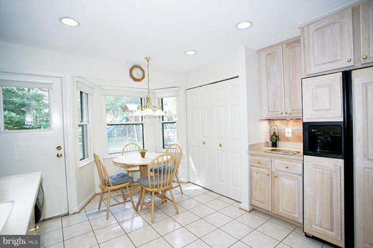 9227 Rockefeller Lane Springfield, VA 22153 - Photo 4 of 15 Kitchen #2