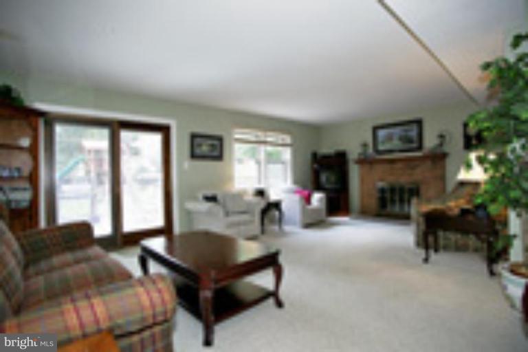 9227 Rockefeller Lane Springfield, VA 22153 - Photo 5 of 15 Family Room