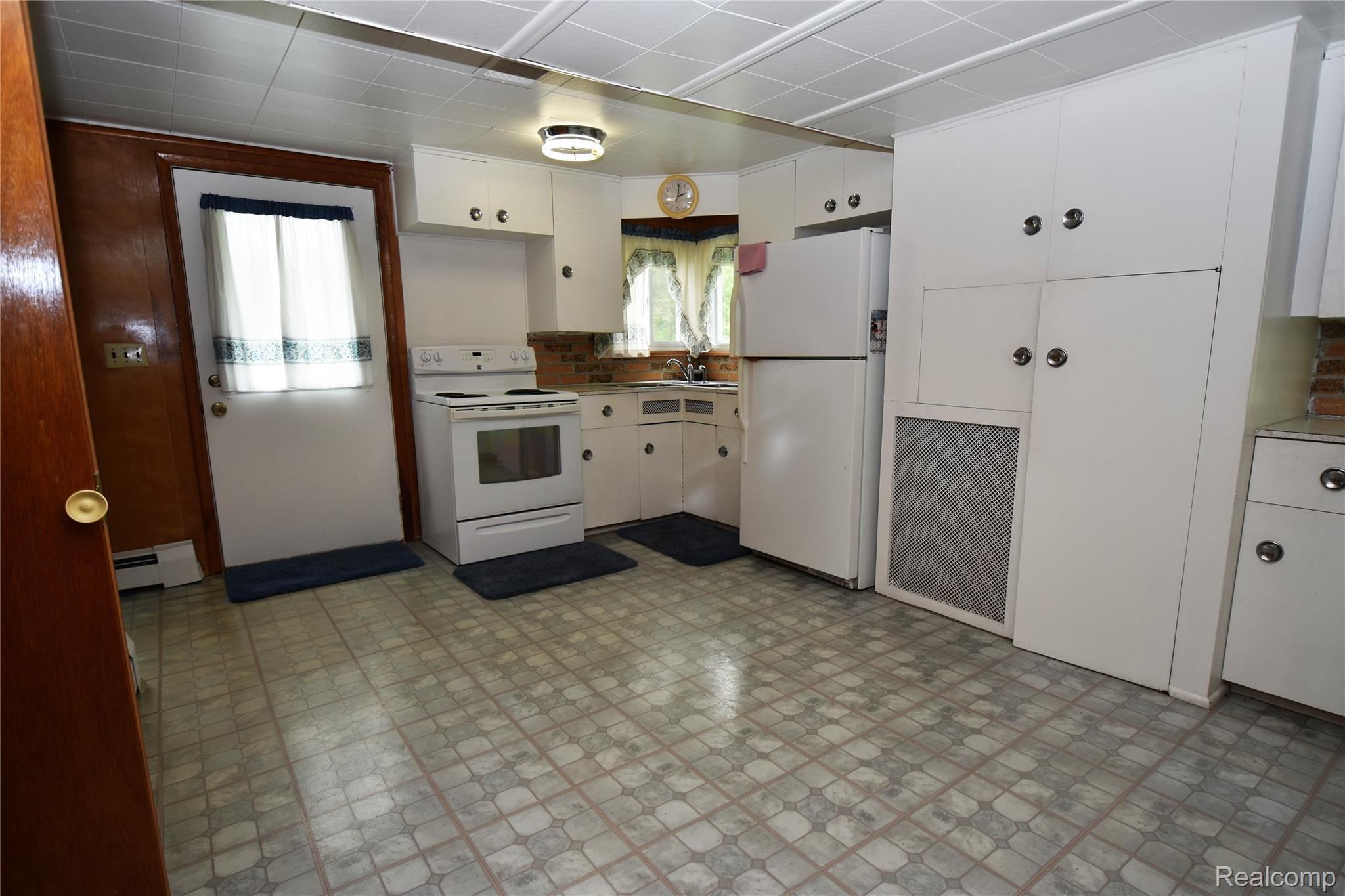 7110 Fenton Road Grand Blanc, MI 48439 - Photo 15 of 28 DSC_9437.JPG