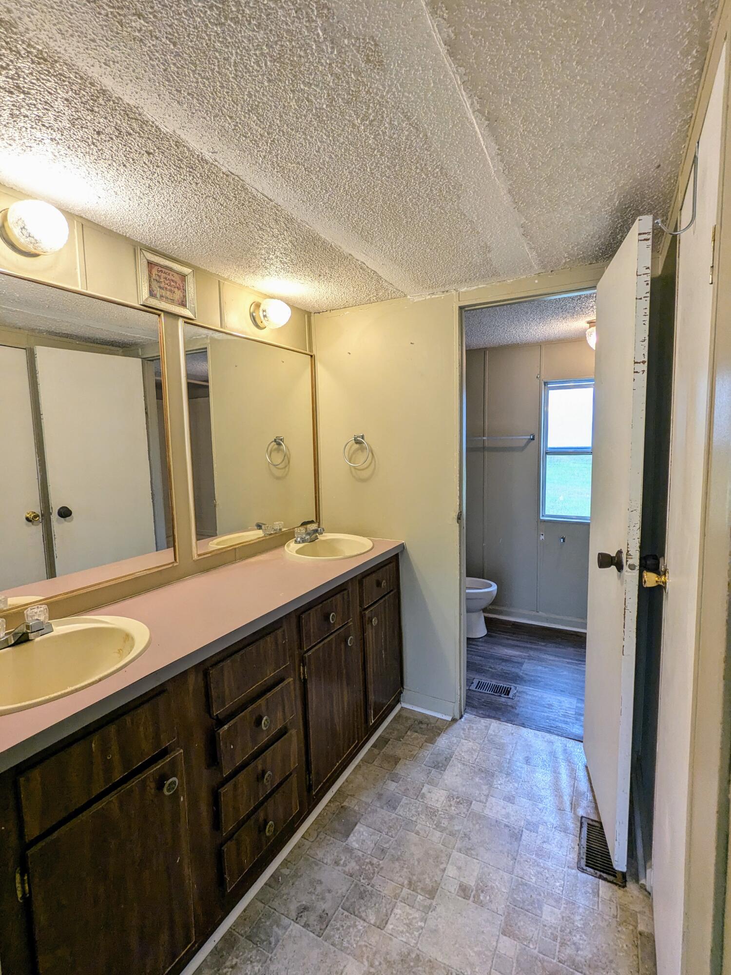 346 Veneer Street Elloree, SC 29047 - Photo 7 of 12 PXL_20240916_181504961
