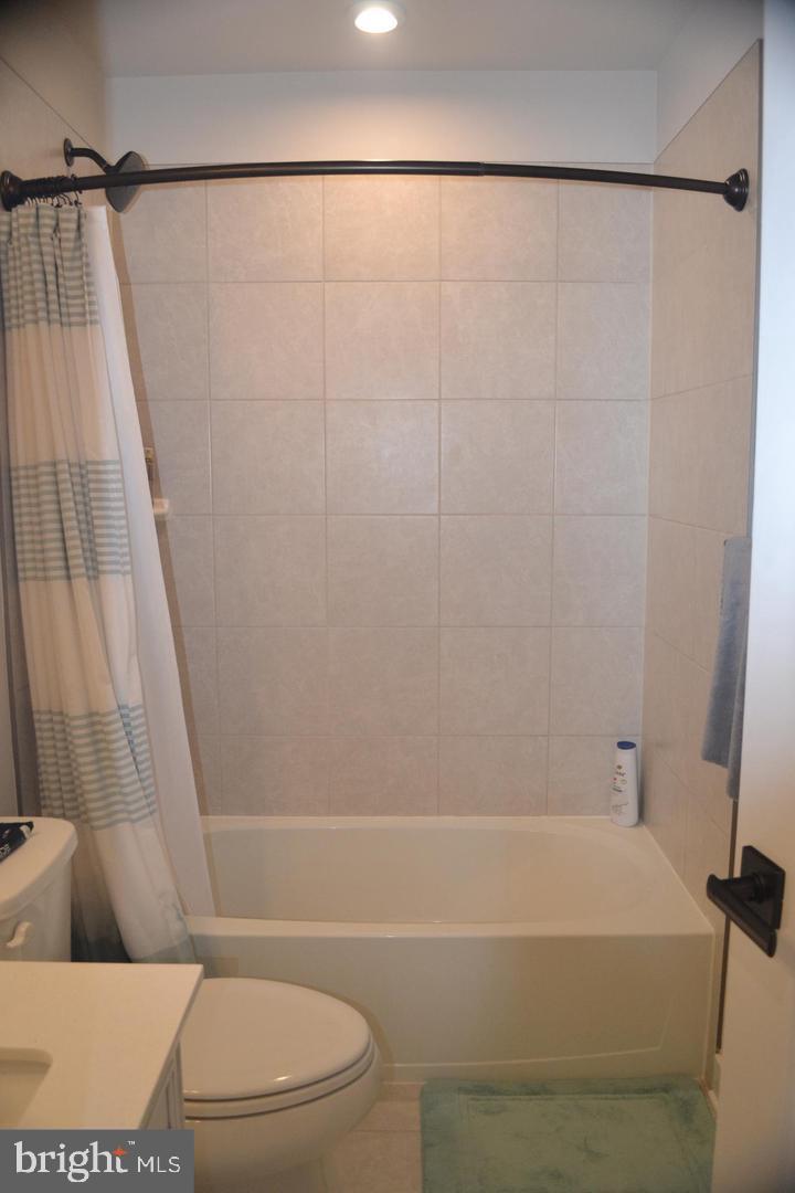 1015 Rampart Drive Fredericksburg, VA 22401 - Photo 26 of 37 a bathroom with a toilet and a bathtub