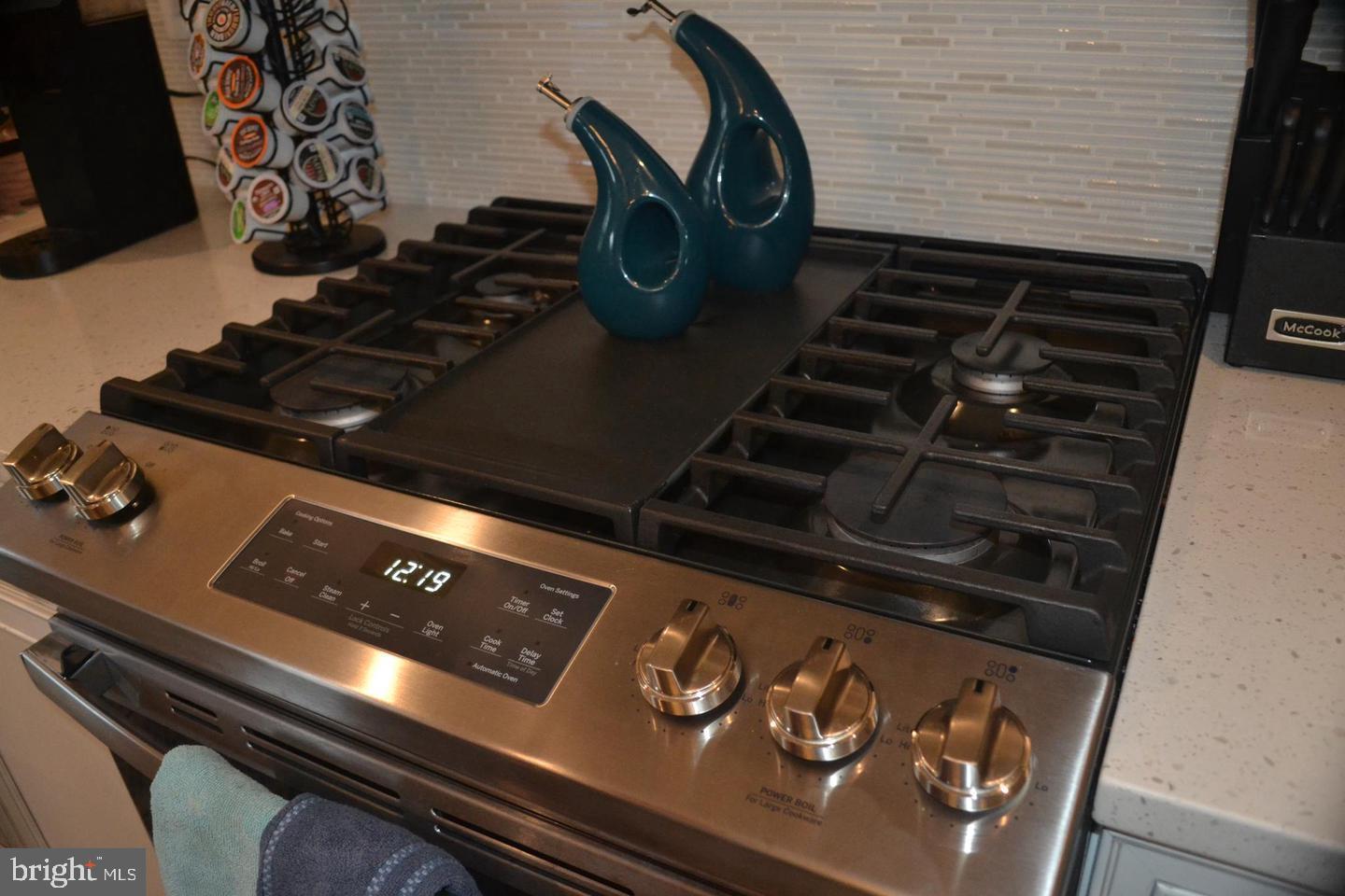 1015 Rampart Drive Fredericksburg, VA 22401 - Photo 5 of 37 a close up of a stove top oven sitting on a counter