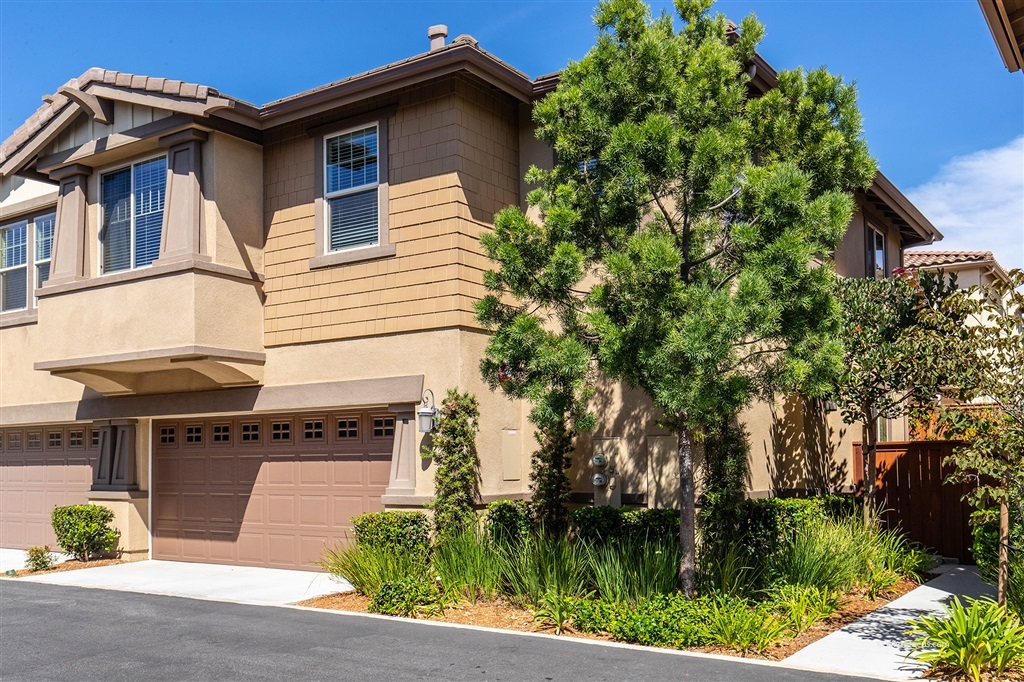 2264 Flatiron Way San Marcos, CA 92078 - Photo 2 of 21