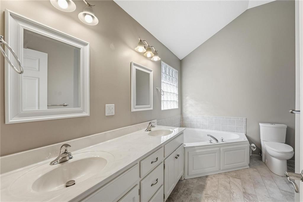 4131 Southwest Homestead Drive Lee's Summit, MO 64082 - Photo 23 of 50