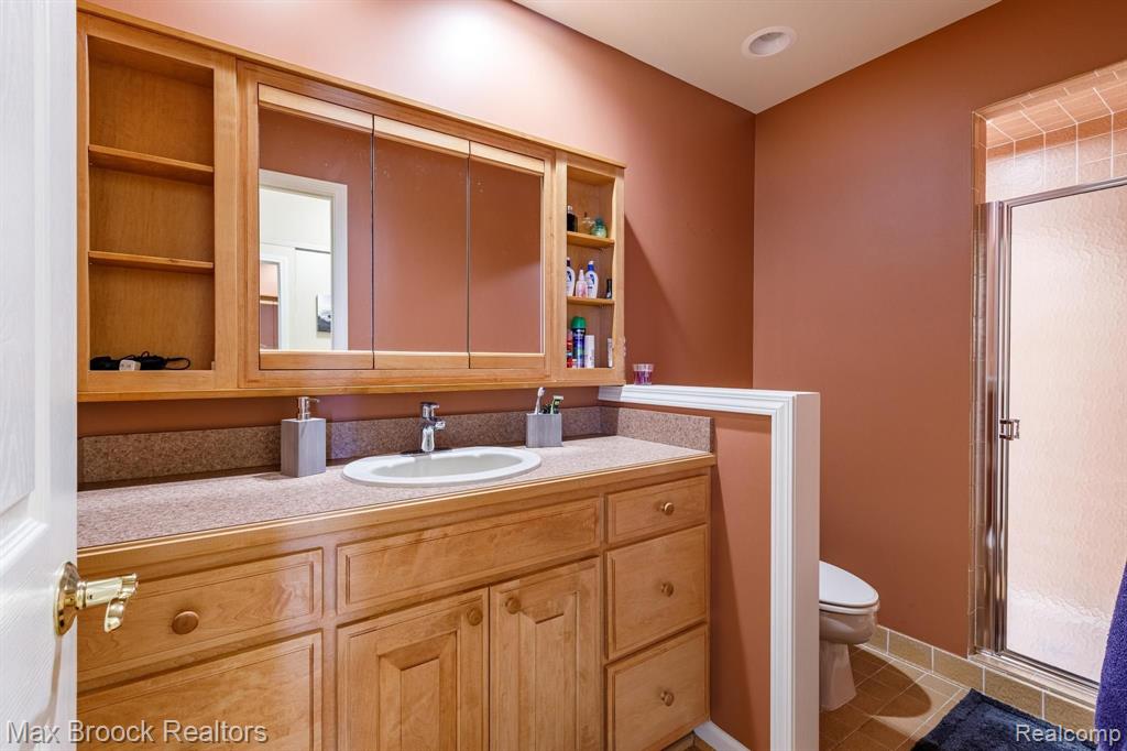 856 Green View Court Rochester Hills, MI 48307 - Photo 16 of 35