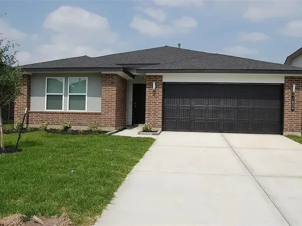 $2,400 | 7839 Murciana Drive, Rosharon, TX 77583