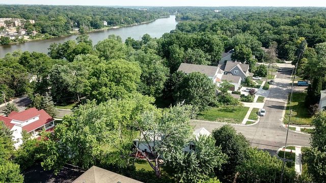 128 Howard Street Geneva, IL 60134 - Photo 25 of 29 an aerial view of residential house with outdoor space and lake view