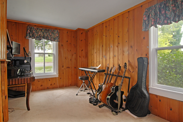 128 Howard Street Geneva, IL 60134 - Photo 10 of 29 a view of an entryway with a livingroom