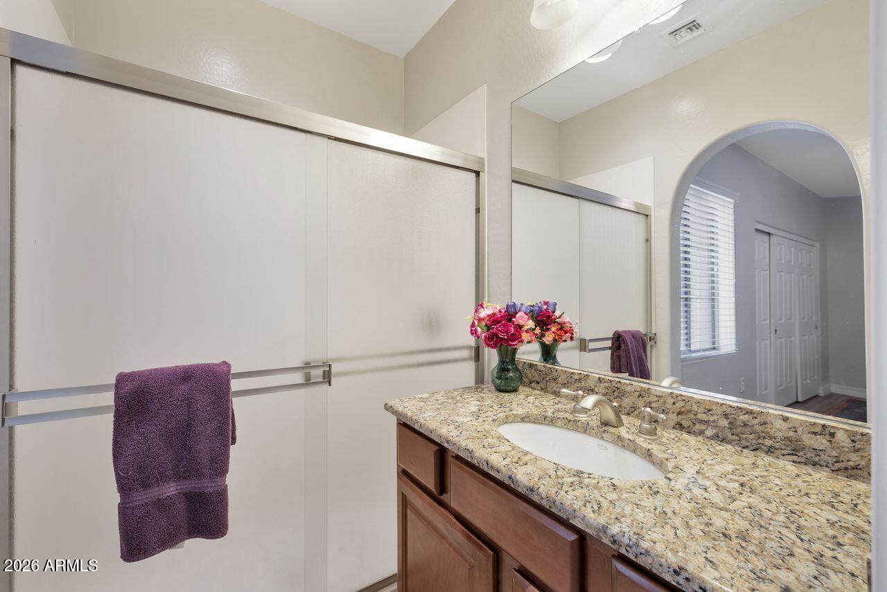 3935 East Rough Rider Road, Unit 1179 Phoenix, AZ 85050 - Photo 32 of 54 En-suite bathroom