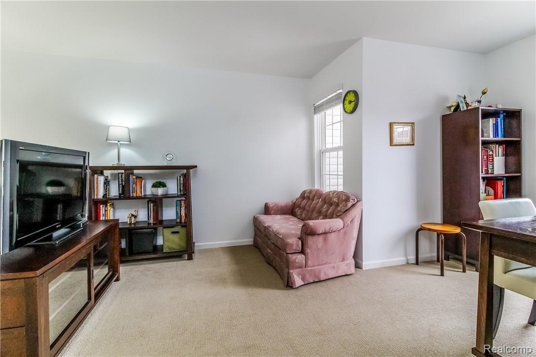 568 Cherry Orchard Road Canton, MI 48188 - Photo 19 of 37 019-Family_Room-5563568-large.jpg