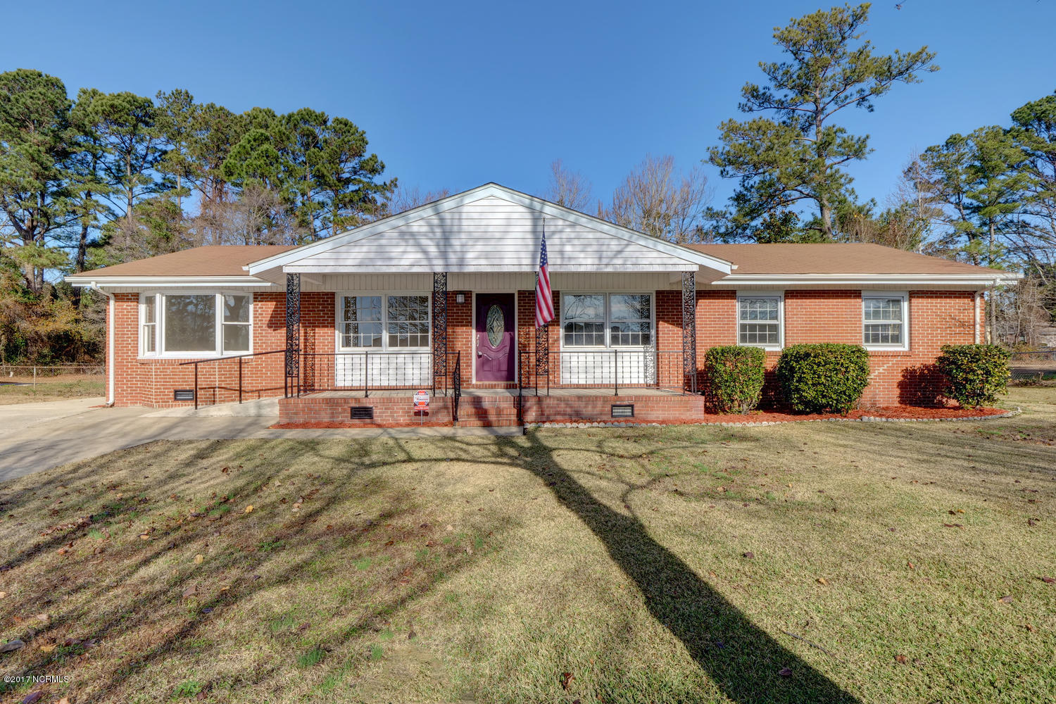 305 Brynn Marr Road Jacksonville, NC 28546 - Photo 1 of 29 Front