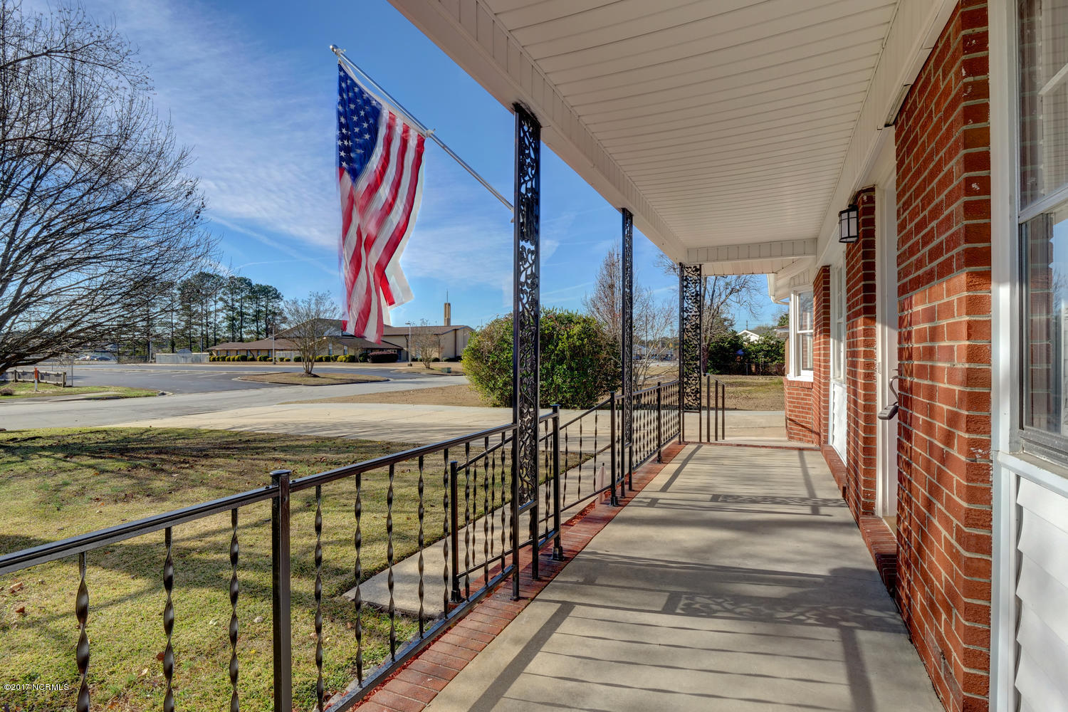 305 Brynn Marr Road Jacksonville, NC 28546 - Photo 4 of 29 Front