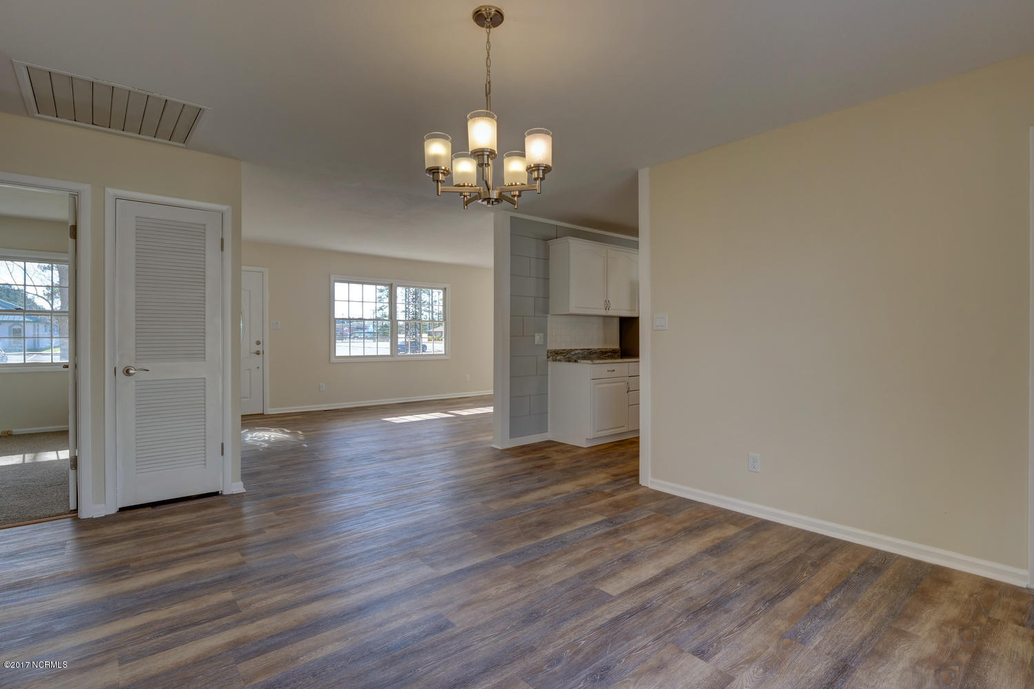 305 Brynn Marr Road Jacksonville, NC 28546 - Photo 9 of 29 Dining Room