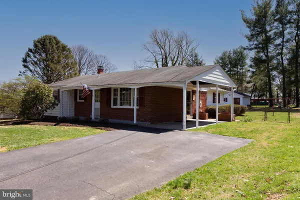 $574,900 | 4 Cinnamon Fern Road, Round Hill, VA 20141