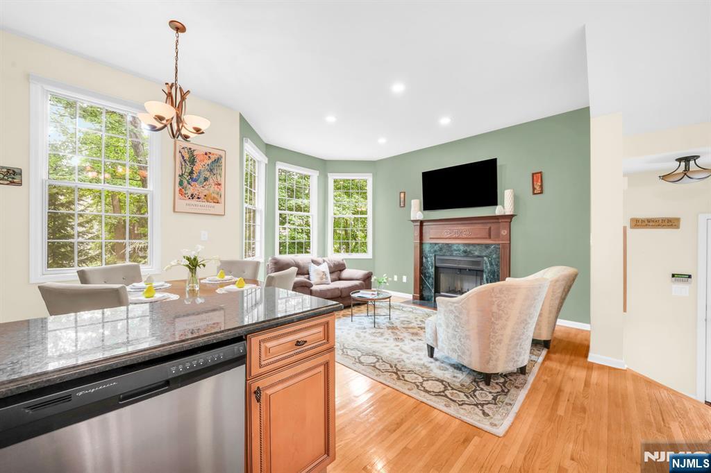 15 Nuthatcher Court Wayne, NJ 07470 - Photo 5 of 34