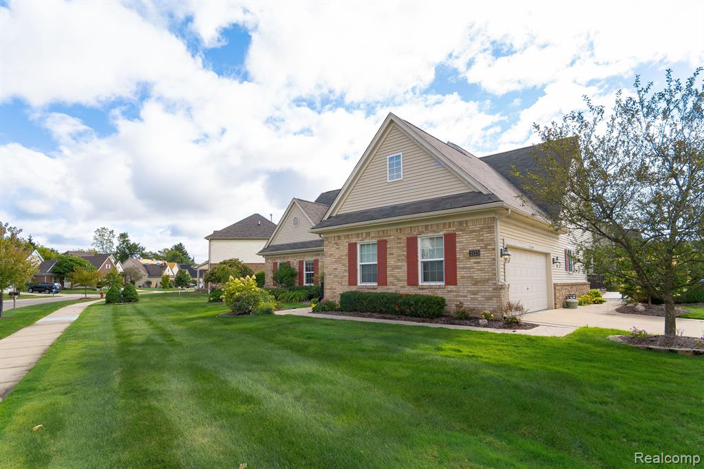 2125 Lagoon Drive Rochester Hills, MI 48309 - Photo 3 of 59