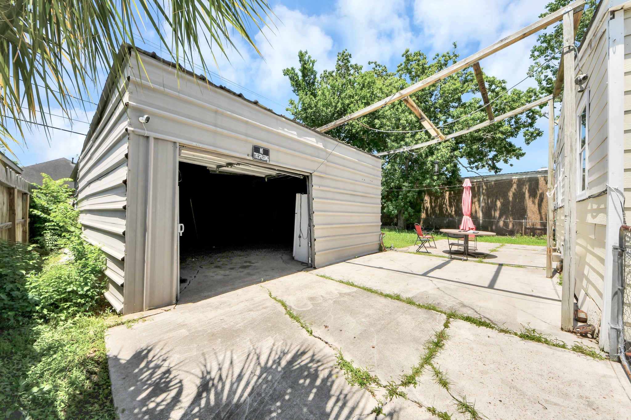 205 West Bird Road Pasadena, TX 77502 - Photo 18 of 26 Garage