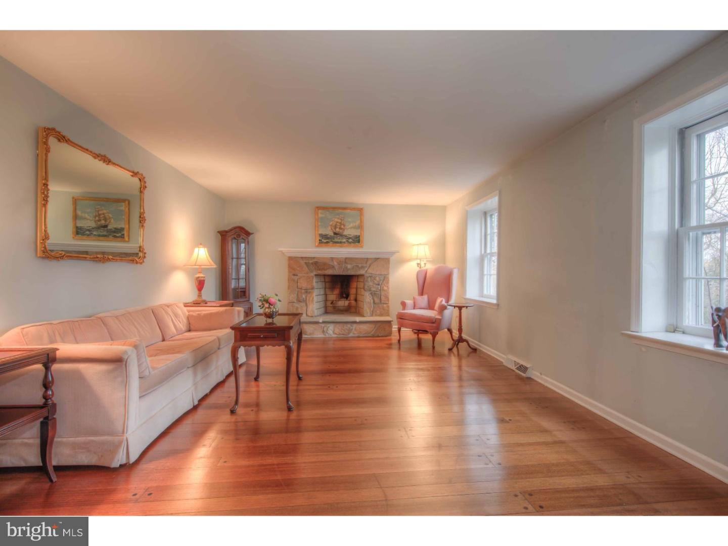 9 Crestview Circle Wayne, PA 19087 - Photo 2 of 23 Living Room