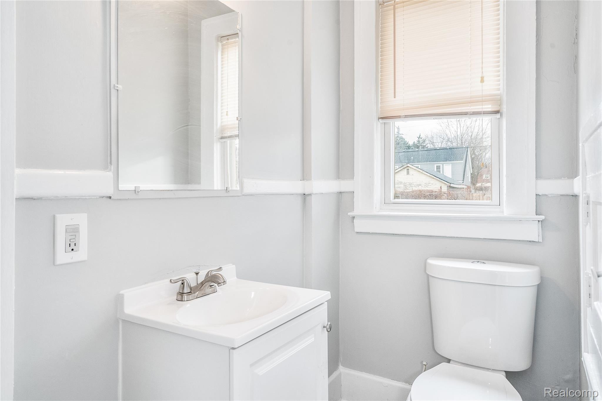 14225 Rutland Street Detroit, MI 48227 - Photo 13 of 42 14225 Rutland, Detroit-5253.jpg