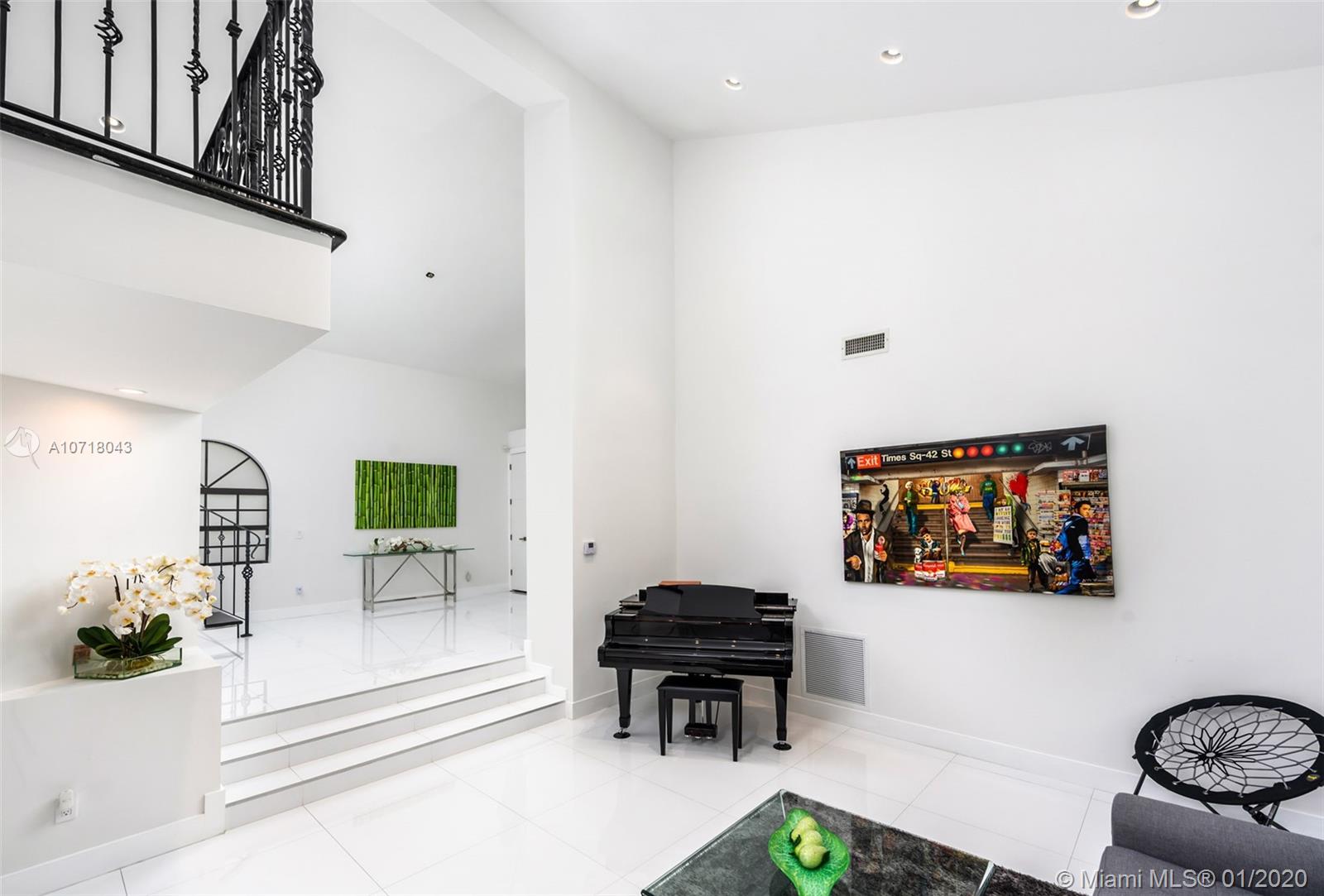 369 Centre Island Golden Beach, FL 33160 - Photo 11 of 57