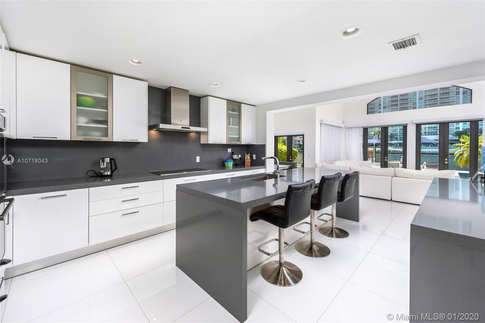 369 Centre Island Golden Beach, FL 33160 - Photo 12 of 57