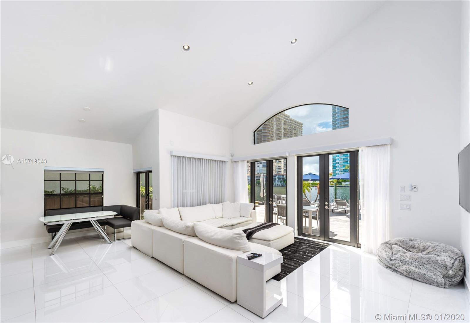 369 Centre Island Golden Beach, FL 33160 - Photo 13 of 57