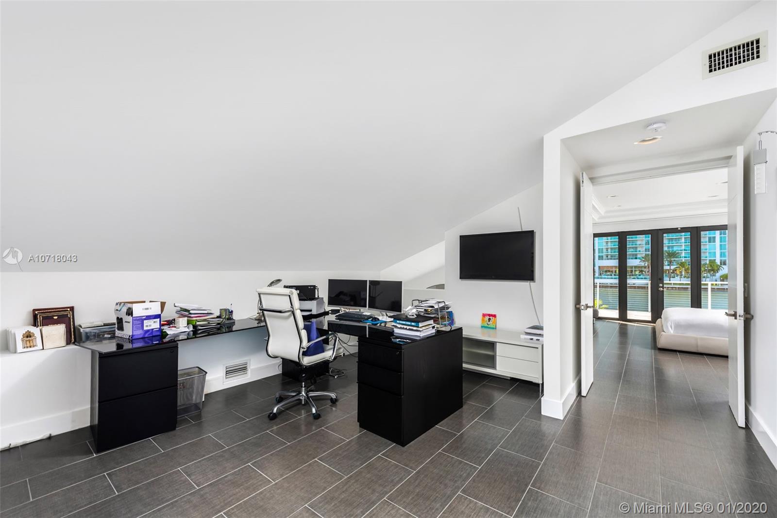 369 Centre Island Golden Beach, FL 33160 - Photo 14 of 57