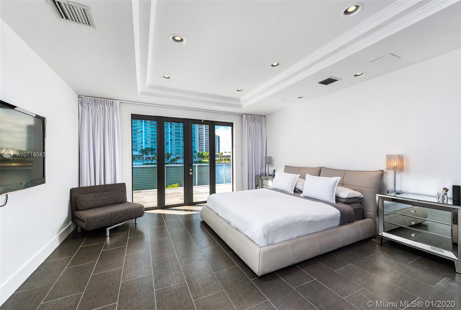 369 Centre Island Golden Beach, FL 33160 - Photo 15 of 57