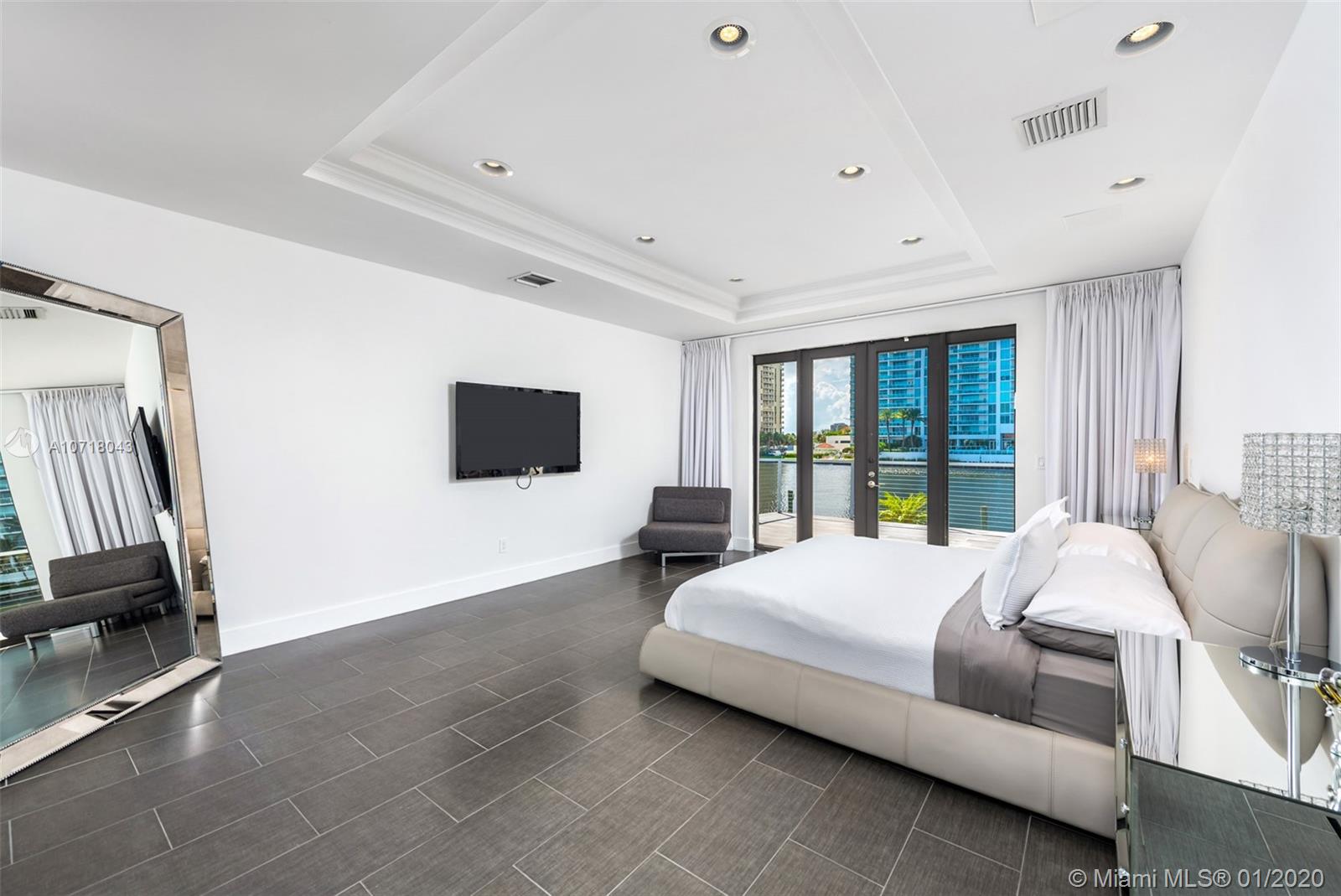 369 Centre Island Golden Beach, FL 33160 - Photo 16 of 57