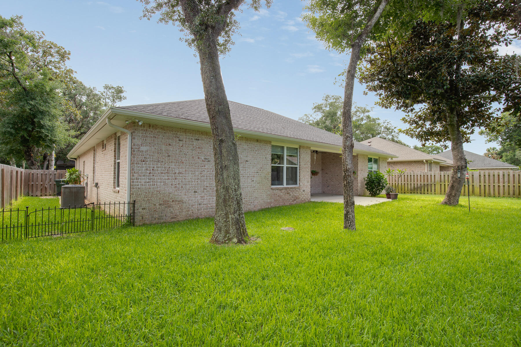 38 Pryor Road Southeast Fort Walton Beach, FL 32548 - Photo 19 of 21 Side Yard