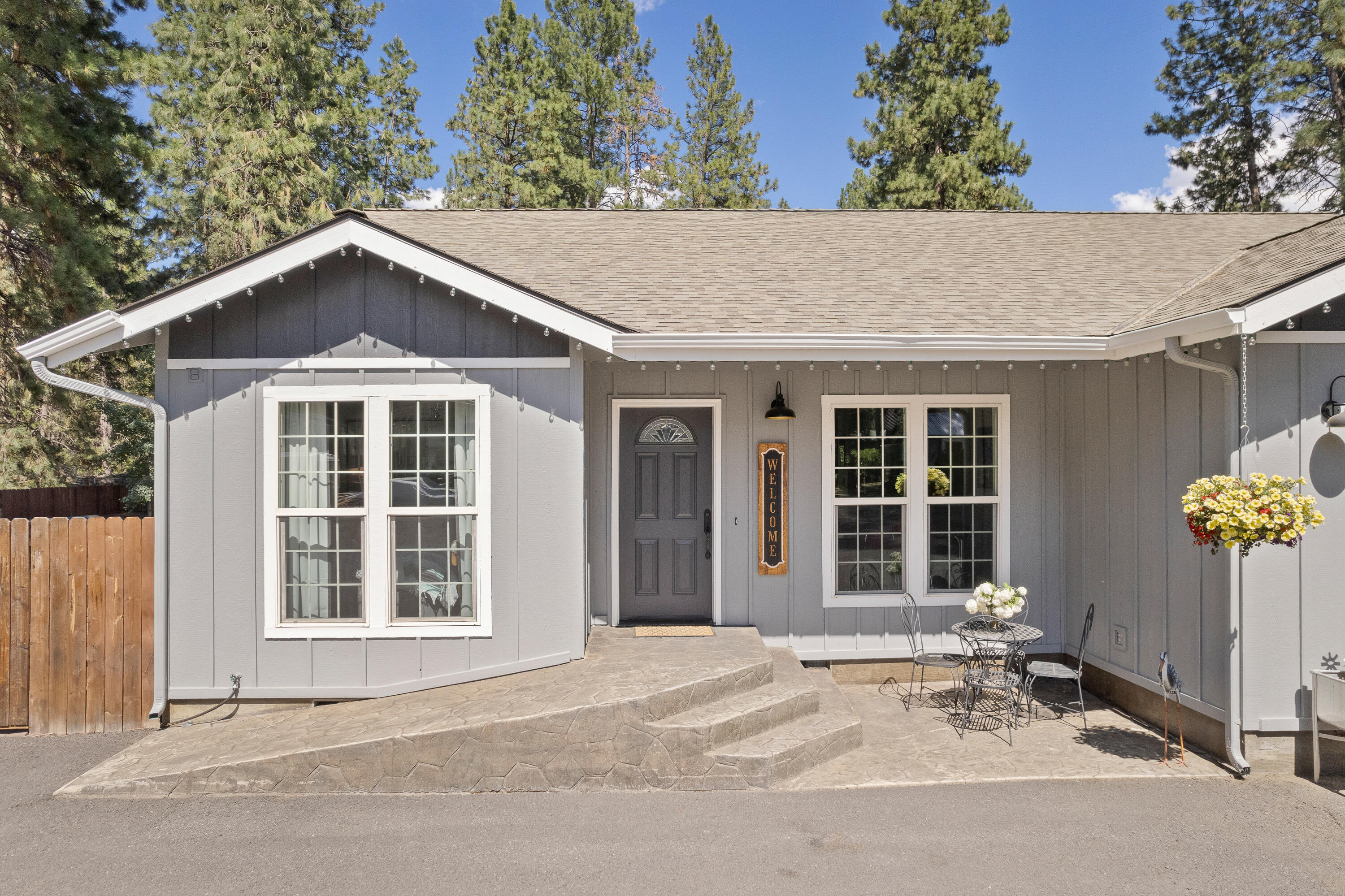 60060 Turquoise Road Bend, OR 97702 - Photo 7 of 58 Entrance