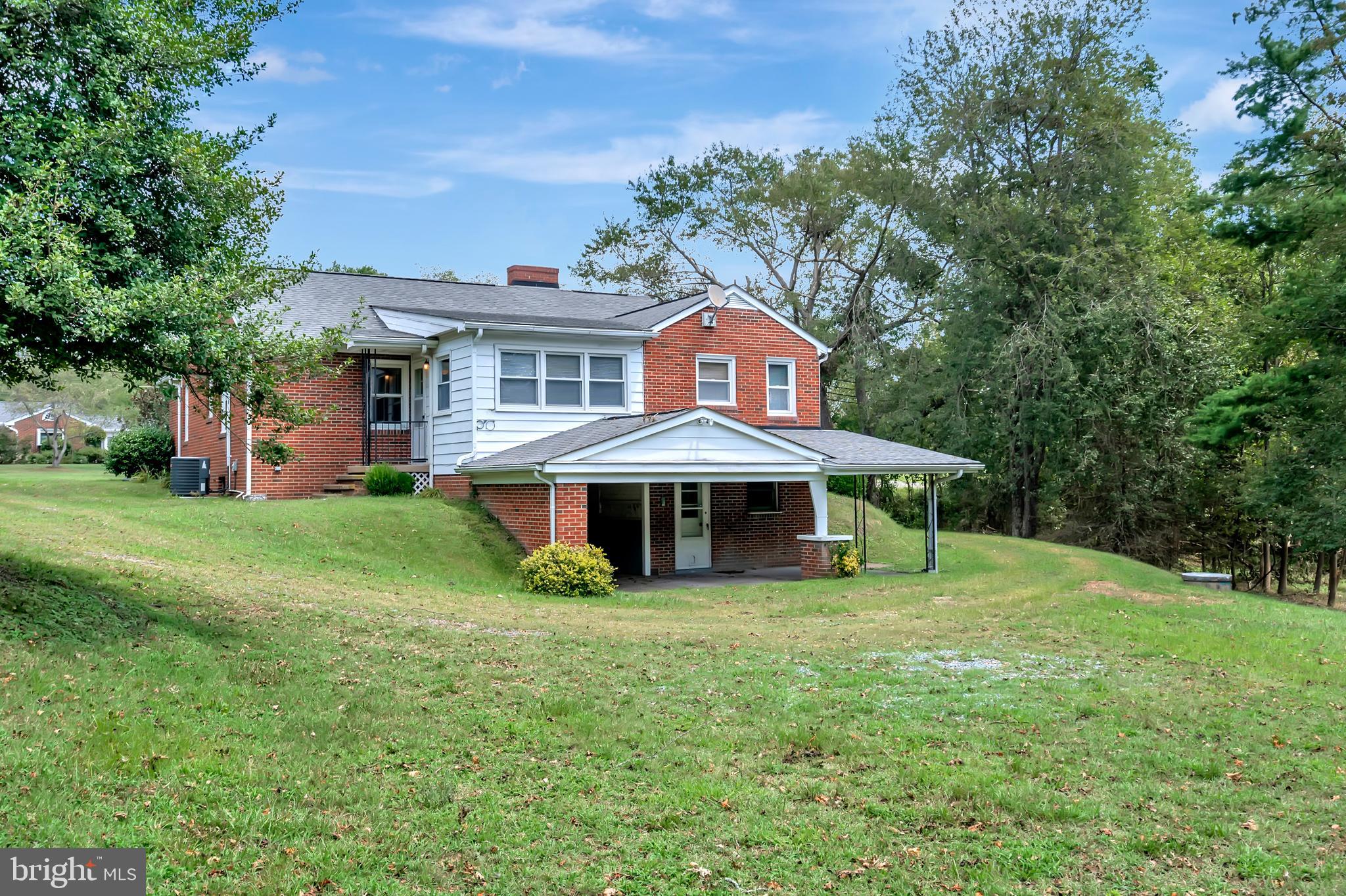 565 Truslow Road Fredericksburg, VA 22406 - Photo 8 of 40 Gallery Image 8