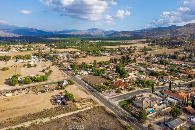 an aerial view of residential building and lake