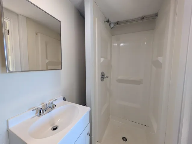 $1,775 | 145 Main Street, Unit 7, Newmarket, NH 03857