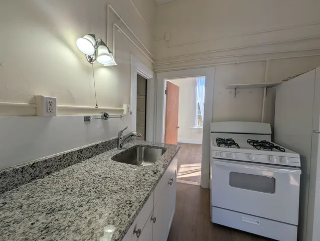 $1,775 | 145 Main Street, Unit 7, Newmarket, NH 03857