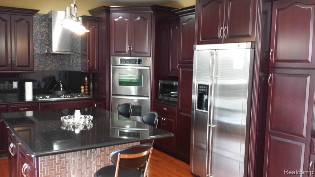 21952 Zeeshan Road Riverview, MI 48193 - Photo 8 of 15 20131227_150215.jpg