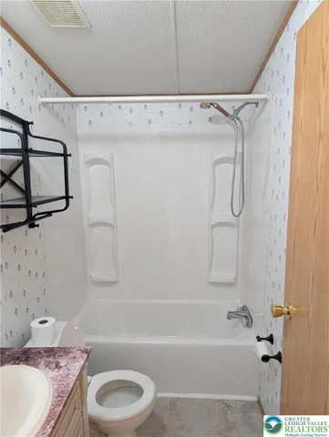 $1,700 | 180 Hoffman Road, Unit B, Wind Gap, PA 18091