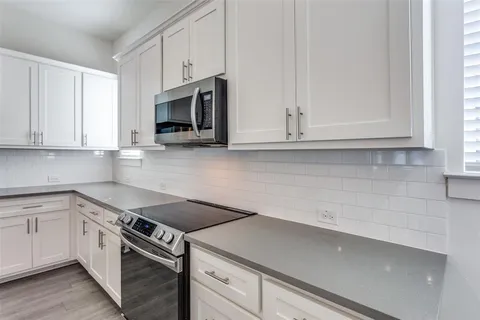 $384,000 | 2812 Addison Park Lane, Fort Worth, TX 76110