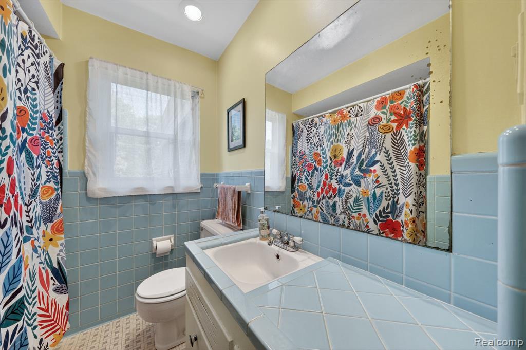 17386 Beverly Road Beverly Hills, MI 48025 - Photo 21 of 28