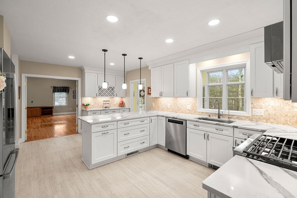 252 Ipswich Road Boxford, MA 01921 - Photo 2 of 39 Gallery Image 2