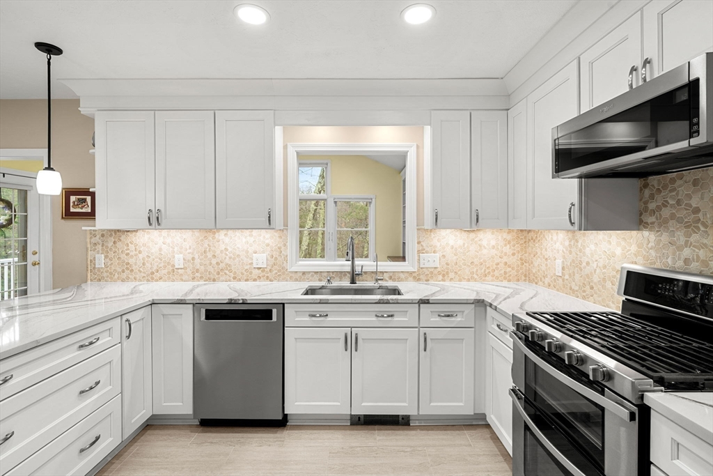 252 Ipswich Road Boxford, MA 01921 - Photo 3 of 39 Gallery Image 3